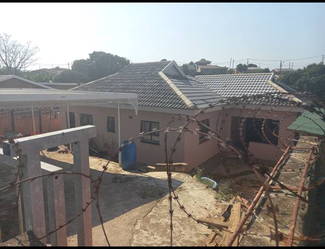4 BEDROOM HOUSE FOR SALE IN UMLAZI C